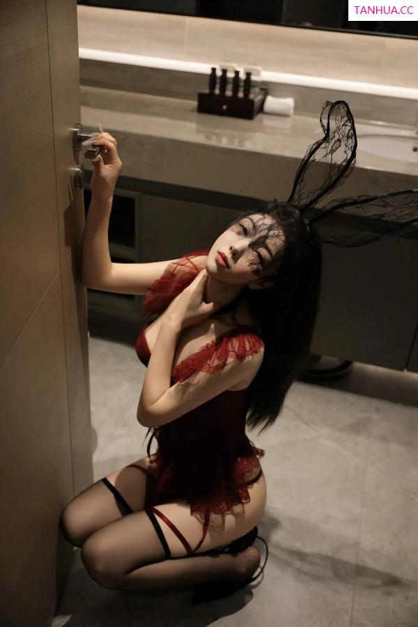   [XiuRen]高清写真图 2025.06.10 No.10386 李安妮 丰腴身材第20张图片